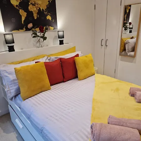 Luxury Modern Apartment *